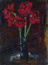 Vase mit roten Schnittblumen